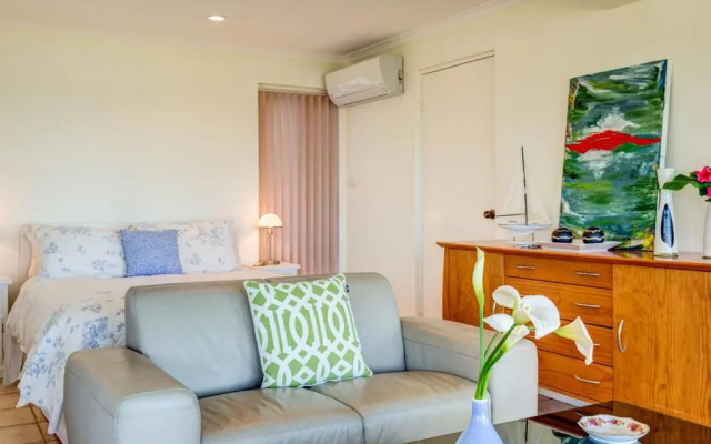 ALEXANDRA SUITE Gerroa 4pm Check Out Sundays