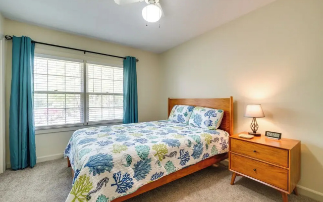 Wilmington Rental ~ 4 Mi to Wrightsville Beach!