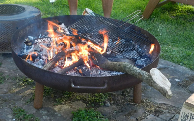Cosy 5m Bell Tent Glamping in Rural Herefordshire