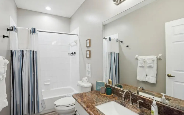 Mariner's Pointe 701