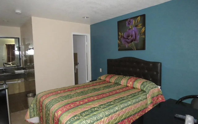 Foxys Den Motel