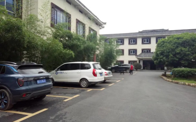 Lang Quan Holiday Hotel