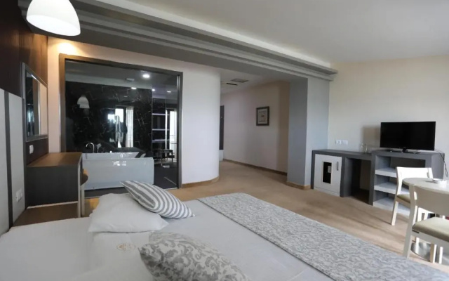 Hotel 1 Maji