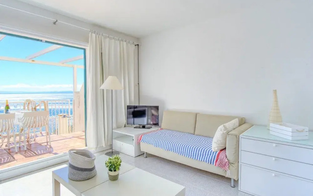 Townhouse in Roses Near Platja de Canyelles