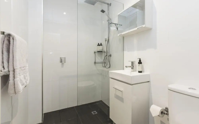 Redfern 2 Bedroom 2 Bathroom Apt With Netflix