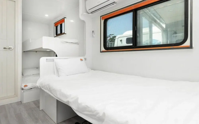 Pohang Uni's Sea Caravan Guryongpo Branch