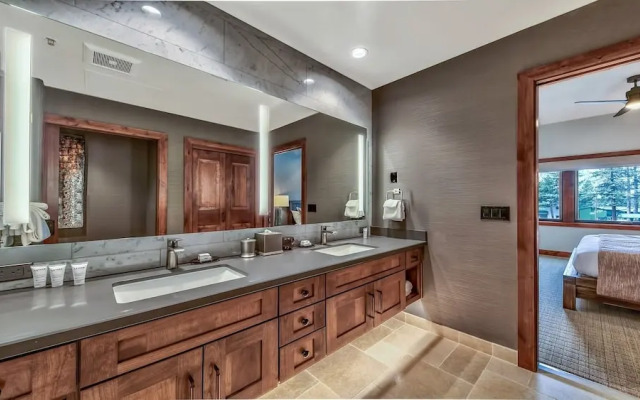 LuxuryÂ 4br  Steps From Heavenly Village & Gondola 4 Bedroom Condo by RedAwning