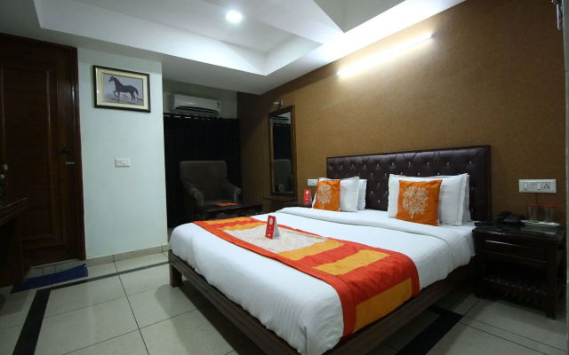 OYO 893 Hotel Seven