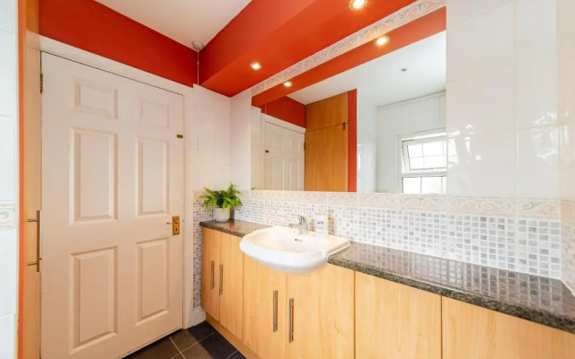 Cosy three bedroom flat next brighton seafront SLEEP 8