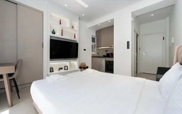 Minimal Studio with Balcony in Central Athens
