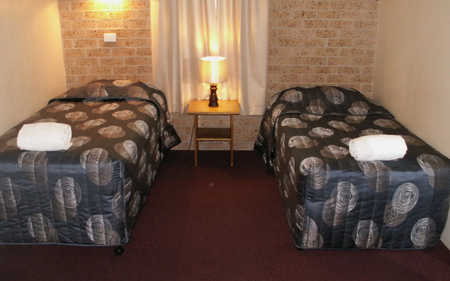 Cedar Lodge Motel