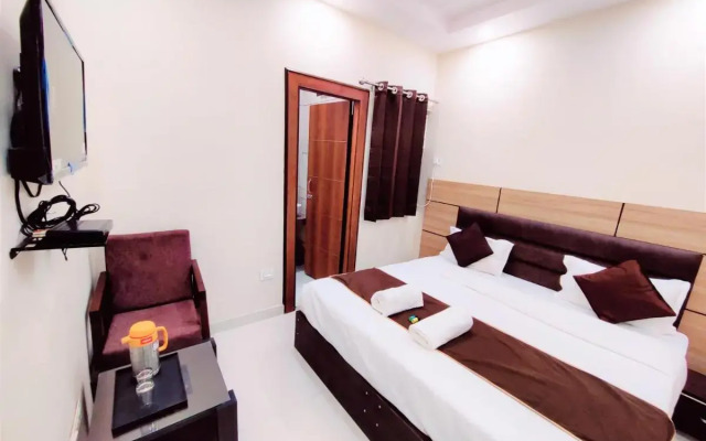 Perfect Stayz Dwarkesh - Near Railway station