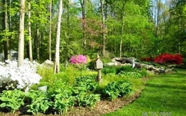 Whispering Oaks Bed & Breakfast