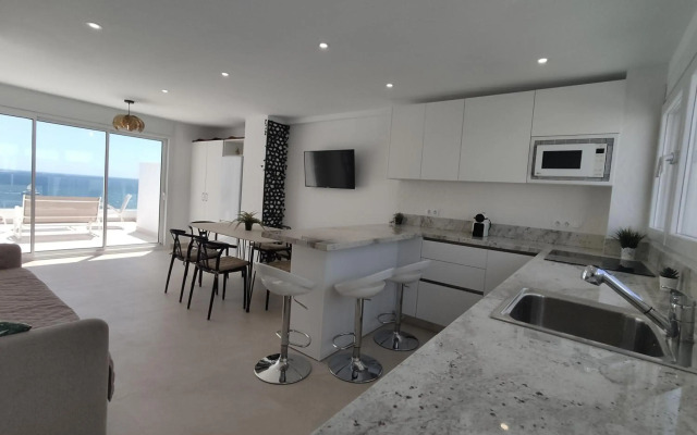 Front Sea View Penthouse