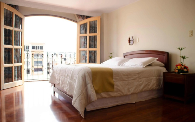 Hotel Dinastia Real