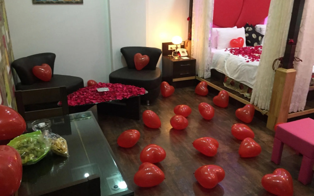 Hotel J P International