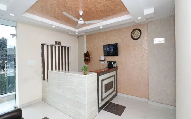 Chandra Palace By OYO Rooms
