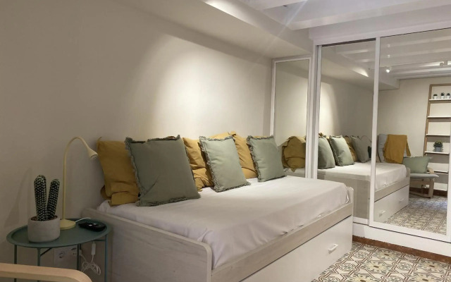 TH143 Studio Old Town