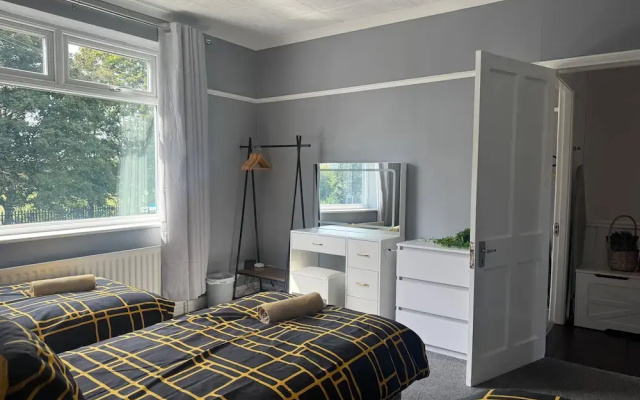 Apt-sleeps 6-parking-ideal for Contractors-garden