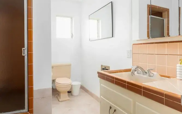 Spacious 2 Bed in Carlsbad