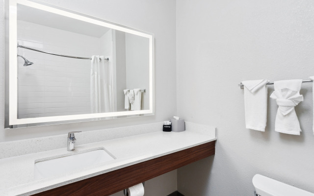Holiday Inn Express & Suites - North Carmel / Westfield by IHG
