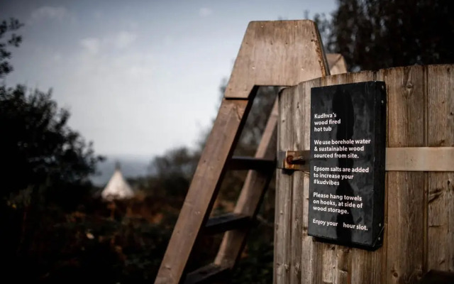 Black Shanti Tipi 2 With Ocean View