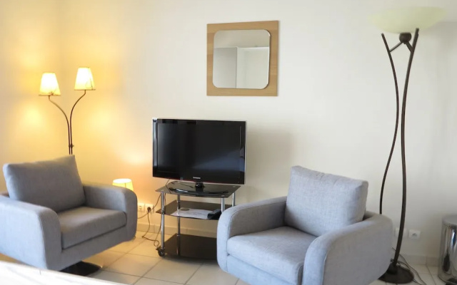 Modern and Cosy Studio