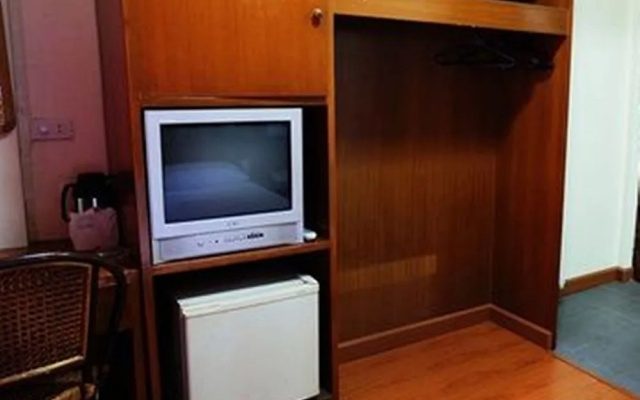Business Inn At Sukhumvit 11 By Hjz