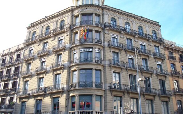 Hotel Monegal вид на фасад
