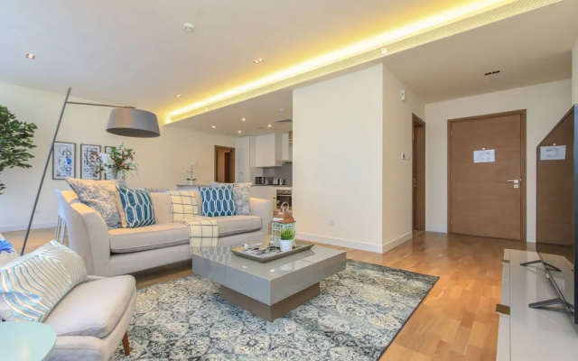 Driven Holiday Homes - City Walk 22