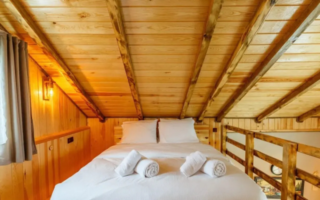 Cozy House Surrounded by Nature in Agva
