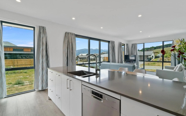 Aubrey Views - Wanaka Holiday Home