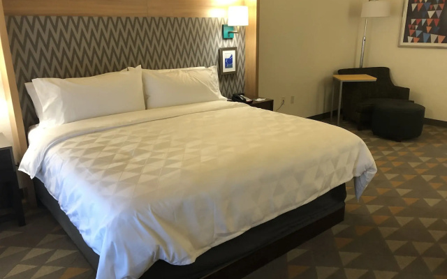 Holiday Inn and Suites Memphis Southeast Germantown