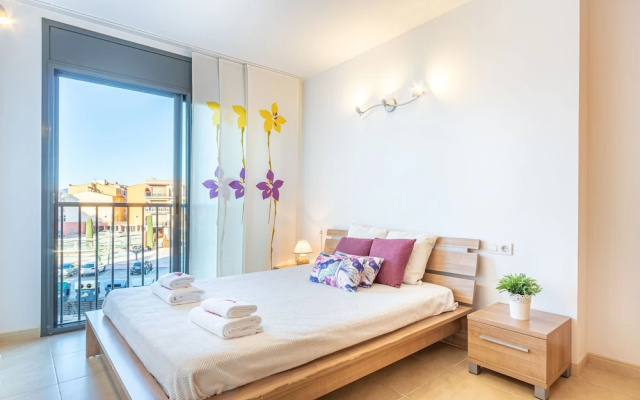 Apartment With 3 Bedrooms, sea Views and Pool