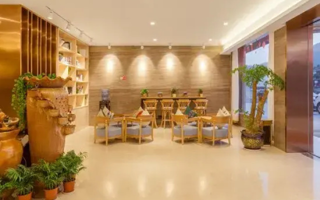 Qin Shuju Hotel (Hengdian World Studios Qin Palace)