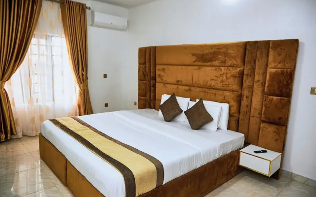 1-bedroom Flat - Sleeps 3 - Pool - Spa - Parking
