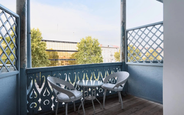Blue Balcony (Блю Бэлкони)