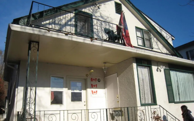 Kelowna Okanagan Lake Hostel