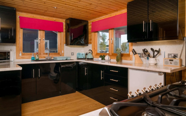 Lodge in Caldecott Hall With Private Hot Tub
