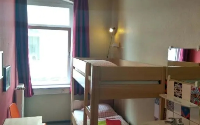 Youth Hostel 37