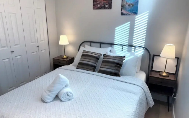 Vancouver Lake City Way Guesthouse