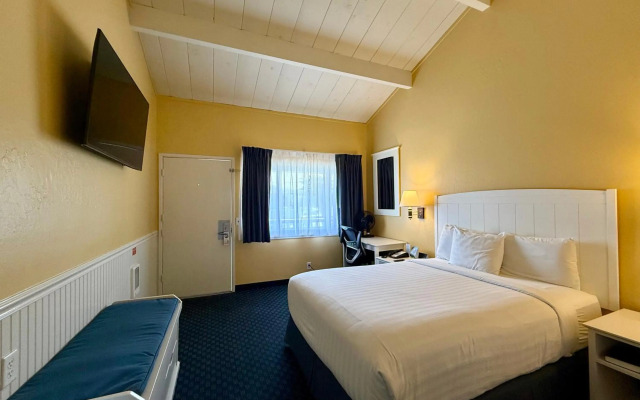 Monterey Bay Lodge