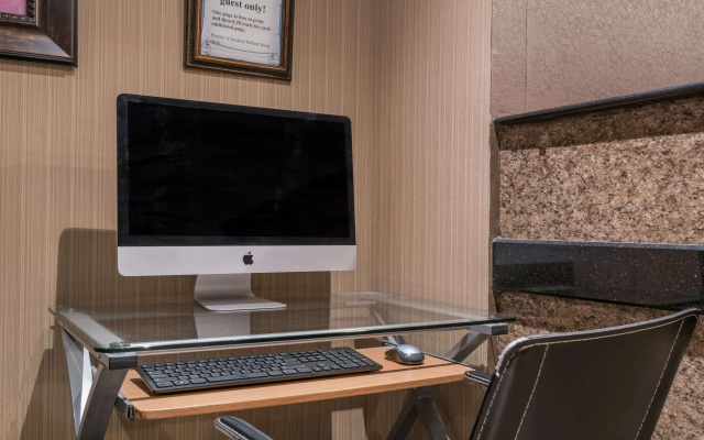 Microtel Inn & Suites by Wyndham Rochester North Mayo Clinic