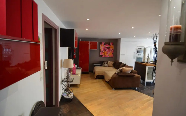 Modern apartment 6 persons with Jacuzzi in Nice Downtown