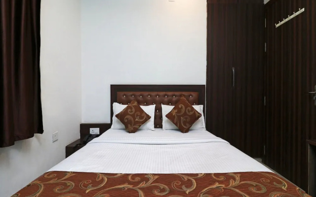 OYO 11648 CP Residency