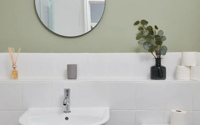 Wonderful Apartment in Bath wGarden - Sleeps 8