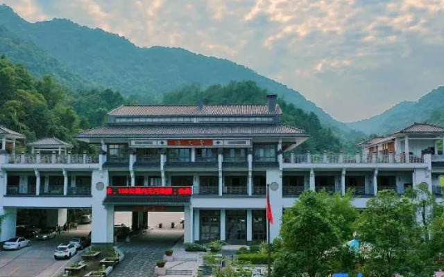 Xinfeng Utop Spring Primeval Forest Resorts
