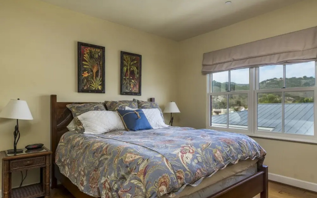28 San Miguel 1 Bedroom Condo by Redawning