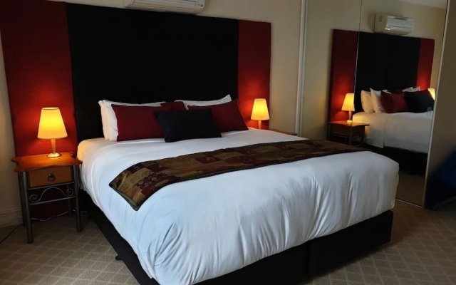 Lakeside Suites
