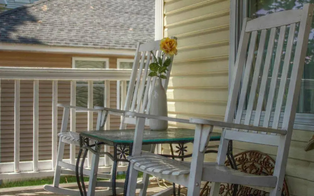 Naomi's Inn Bed & Breakfast